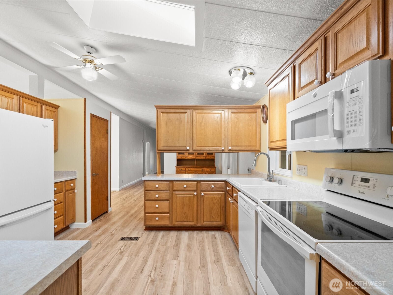 1427 100th Street SW #127, Everett, WA 98204-1141