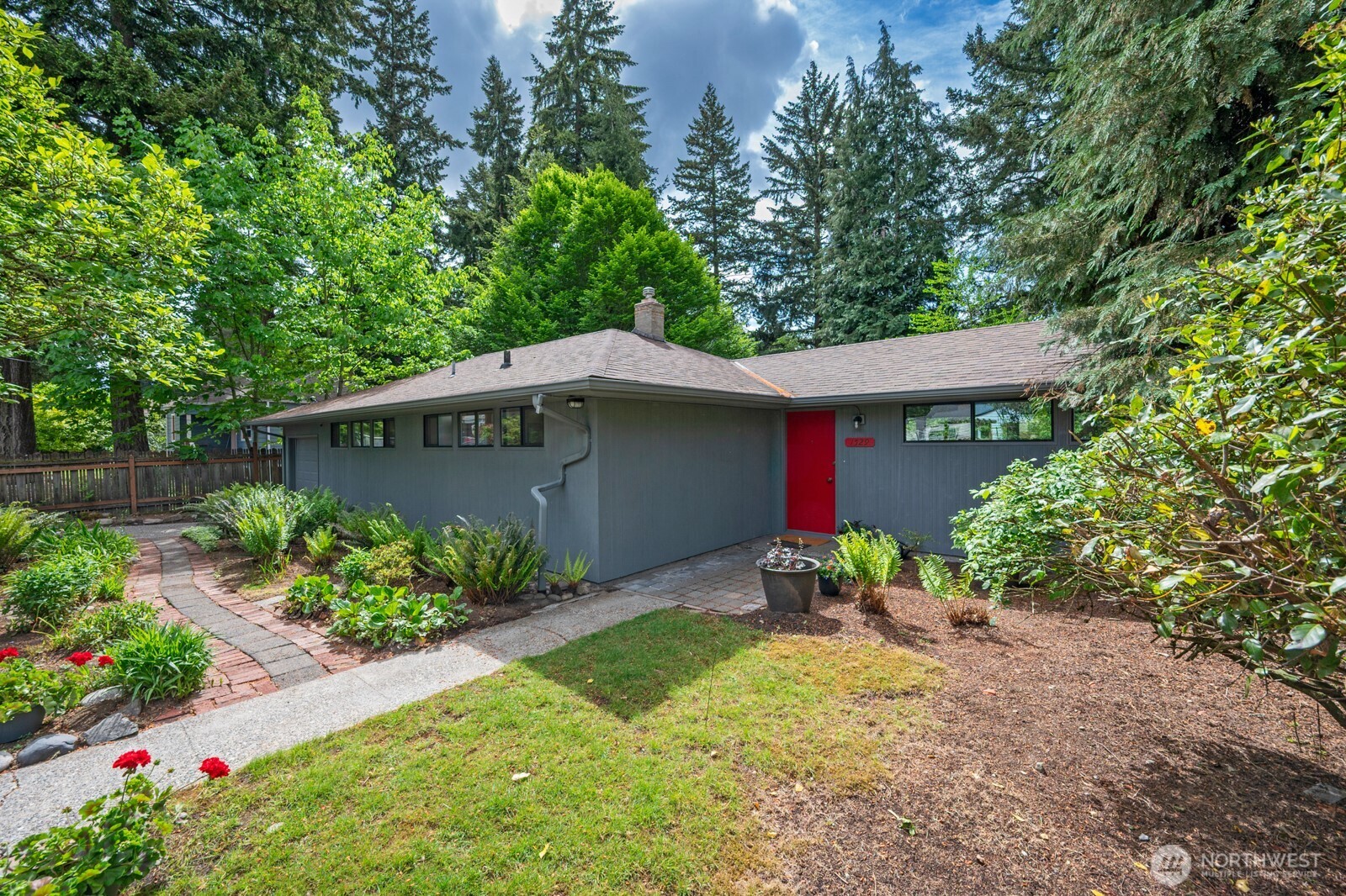 1529 NE 107th Street , Seattle, WA 98125