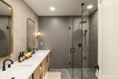 14033 Densmore Avenue N, Seattle, WA 98133 - Photo 11