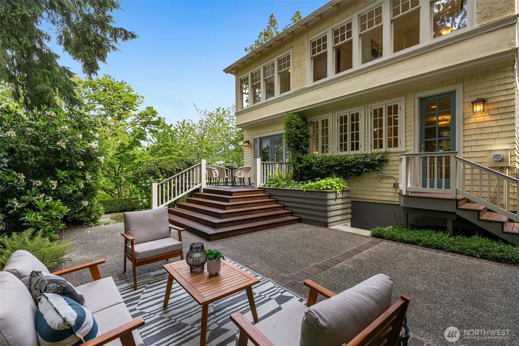 233 36th Avenue E, Seattle, WA 98112-4927