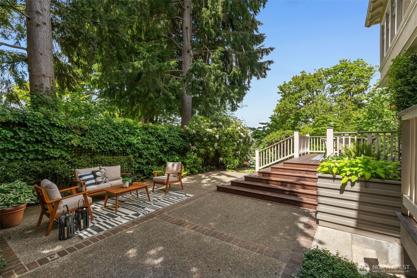 233 36th Avenue E, Seattle, WA 98112-4927