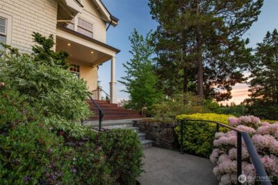 233 36th Avenue E, Seattle, WA 98112-4927 - Photo 2