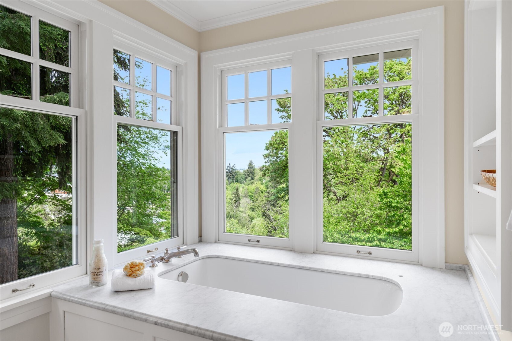 233 36th Avenue E, Seattle, WA 98112-4927