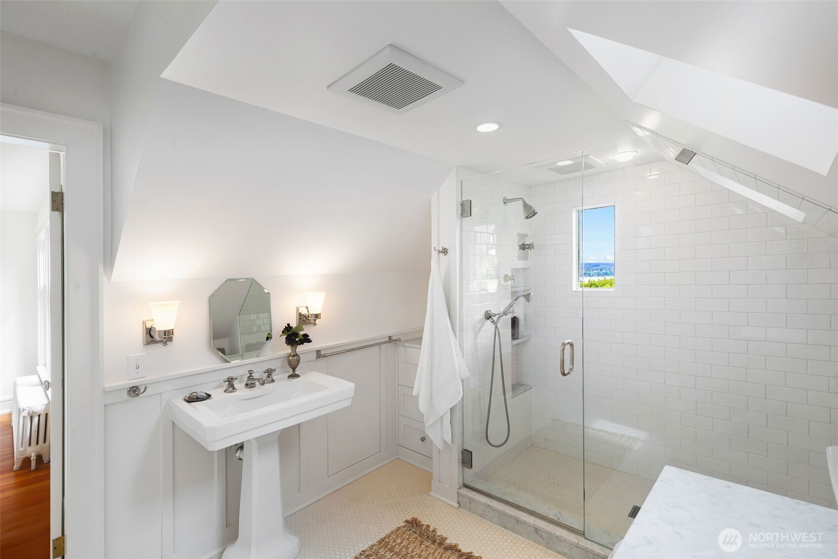 233 36th Avenue E, Seattle, WA 98112-4927
