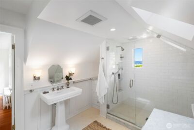 233 36th Avenue E, Seattle, WA 98112-4927 - Photo 24