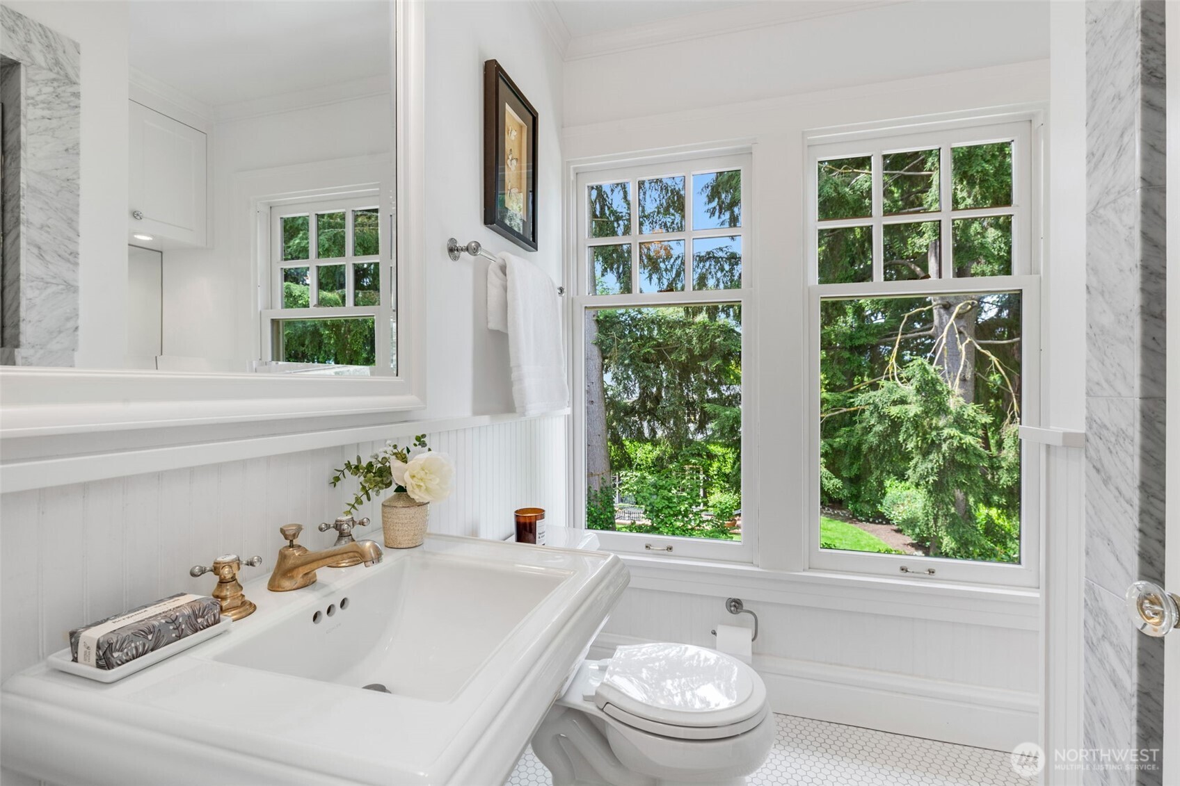 233 36th Avenue E, Seattle, WA 98112-4927