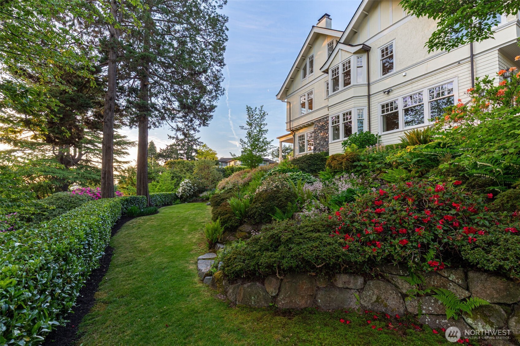 233 36th Avenue E, Seattle, WA 98112-4927