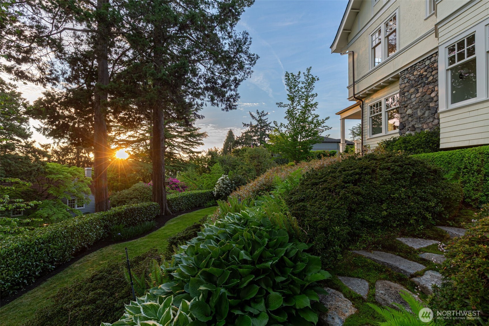 233 36th Avenue E, Seattle, WA 98112-4927