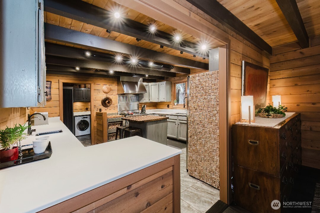 6350 Lariat Loop , Bainbridge Island, WA 98110