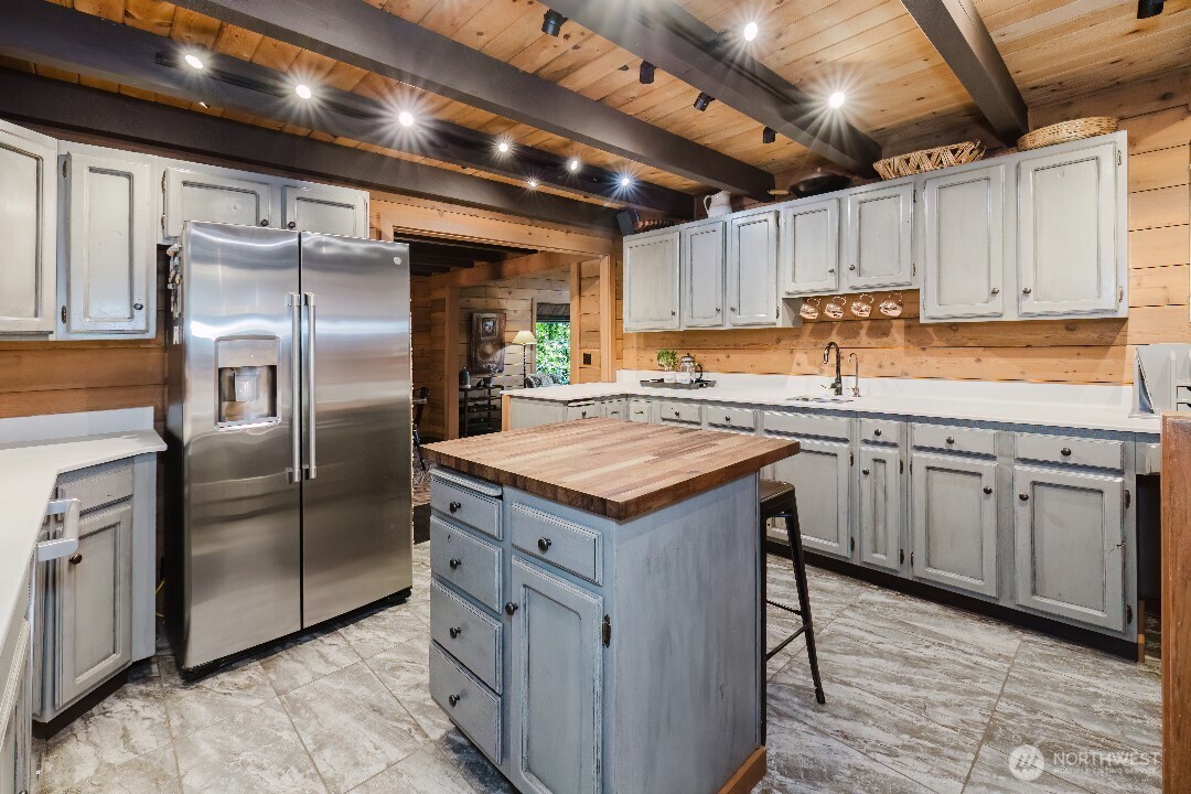 6350 Lariat Loop , Bainbridge Island, WA 98110