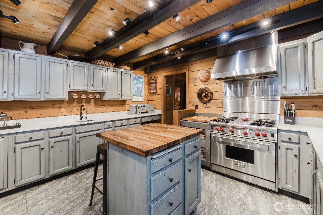 6350 Lariat Loop , Bainbridge Island, WA 98110