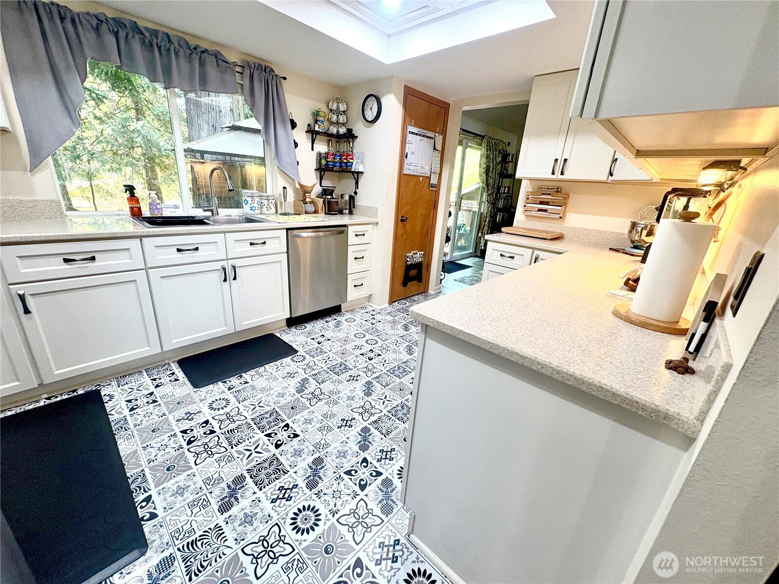 8210 University Point Circle NE, Bremerton, WA 98311-9653