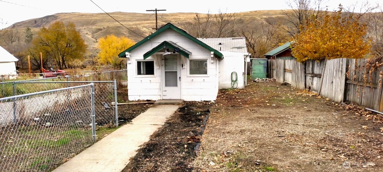 887 1st Avenue S, Okanogan, WA 98840