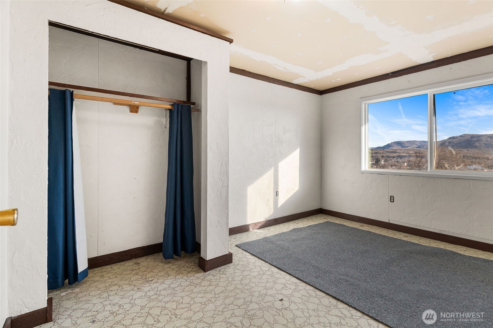 514 N Ash Street , Omak, WA 98841