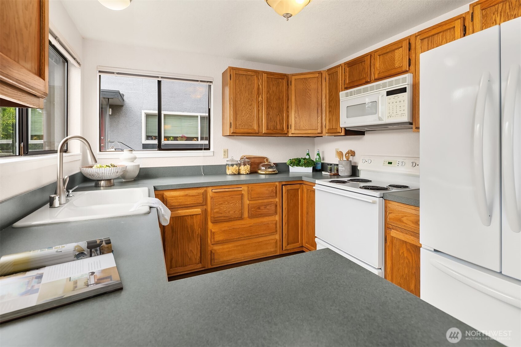 7518 24th Avenue NW #201, Seattle, WA 98117