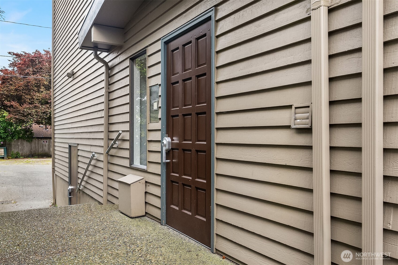7518 24th Avenue NW #201, Seattle, WA 98117