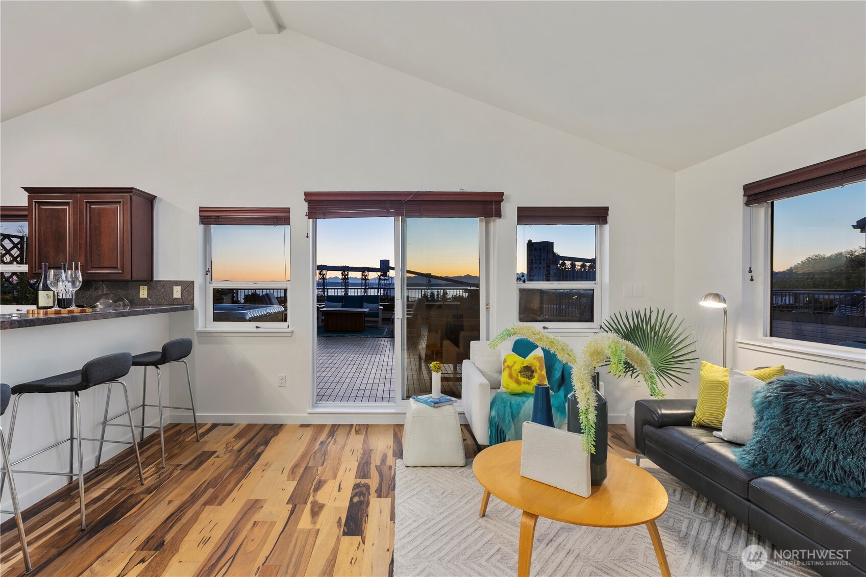 524 6th Avenue W #407, Seattle, WA 98119