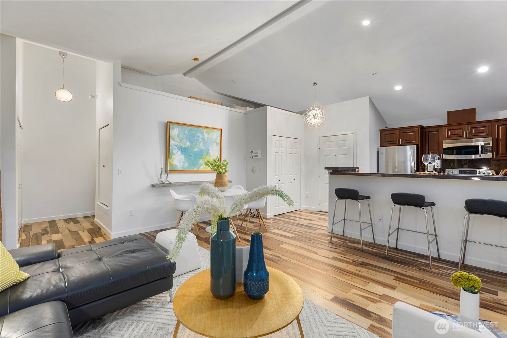 524 6th Avenue W #407, Seattle, WA 98119