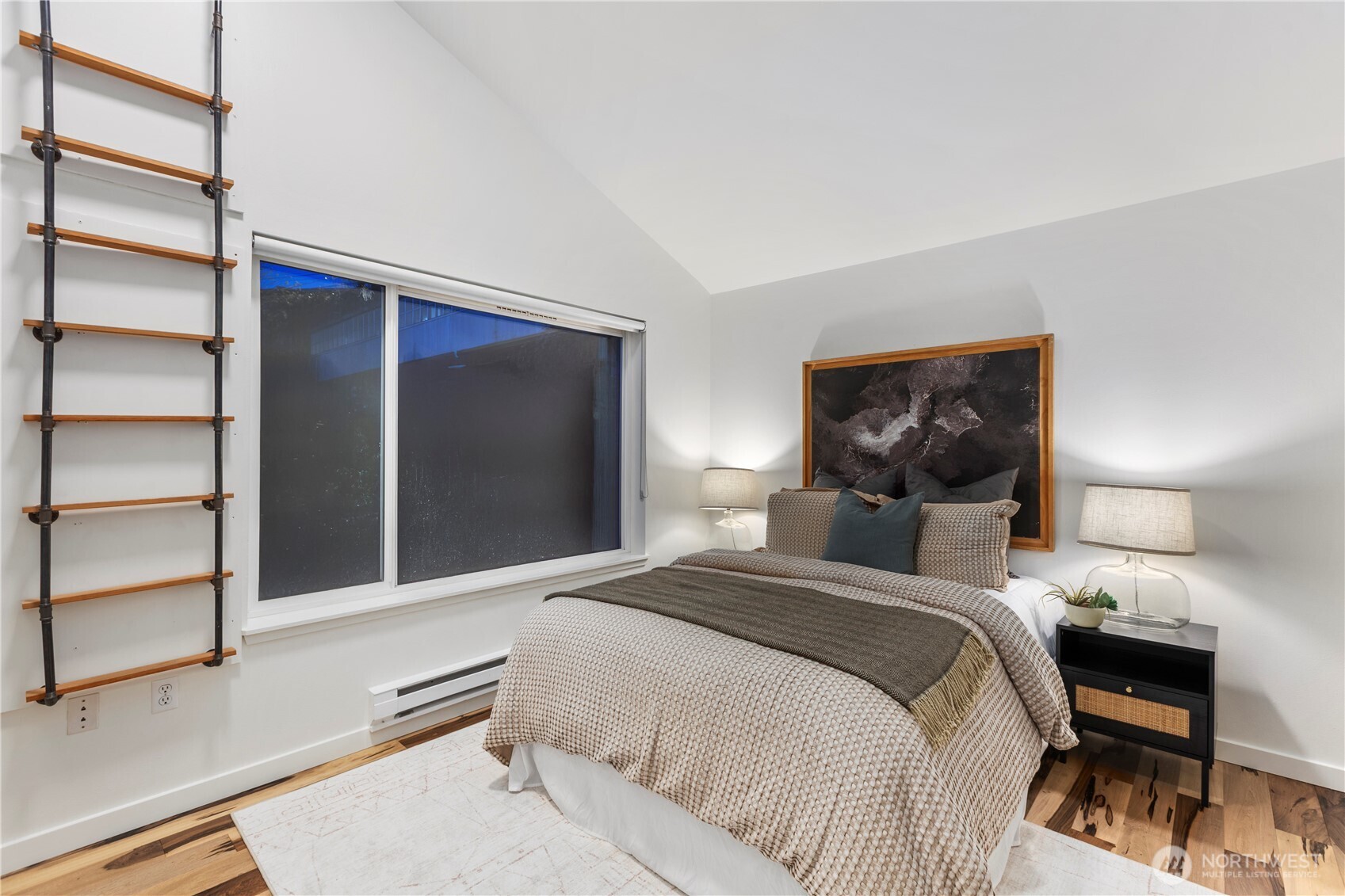 524 6th Avenue W #407, Seattle, WA 98119