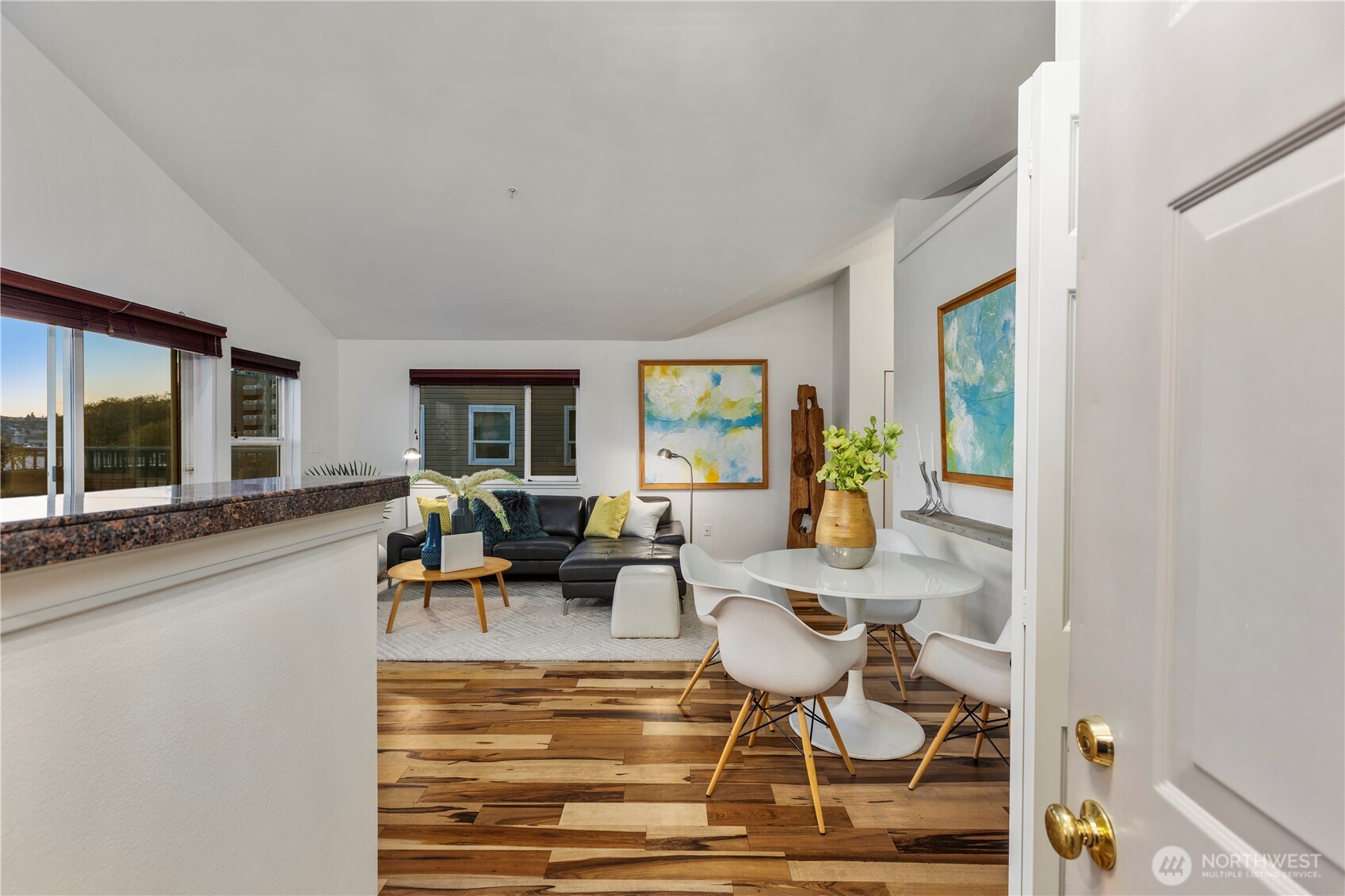 524 6th Avenue W #407, Seattle, WA 98119