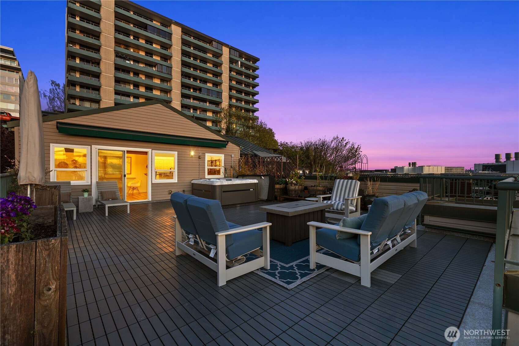 524 6th Avenue W #407, Seattle, WA 98119