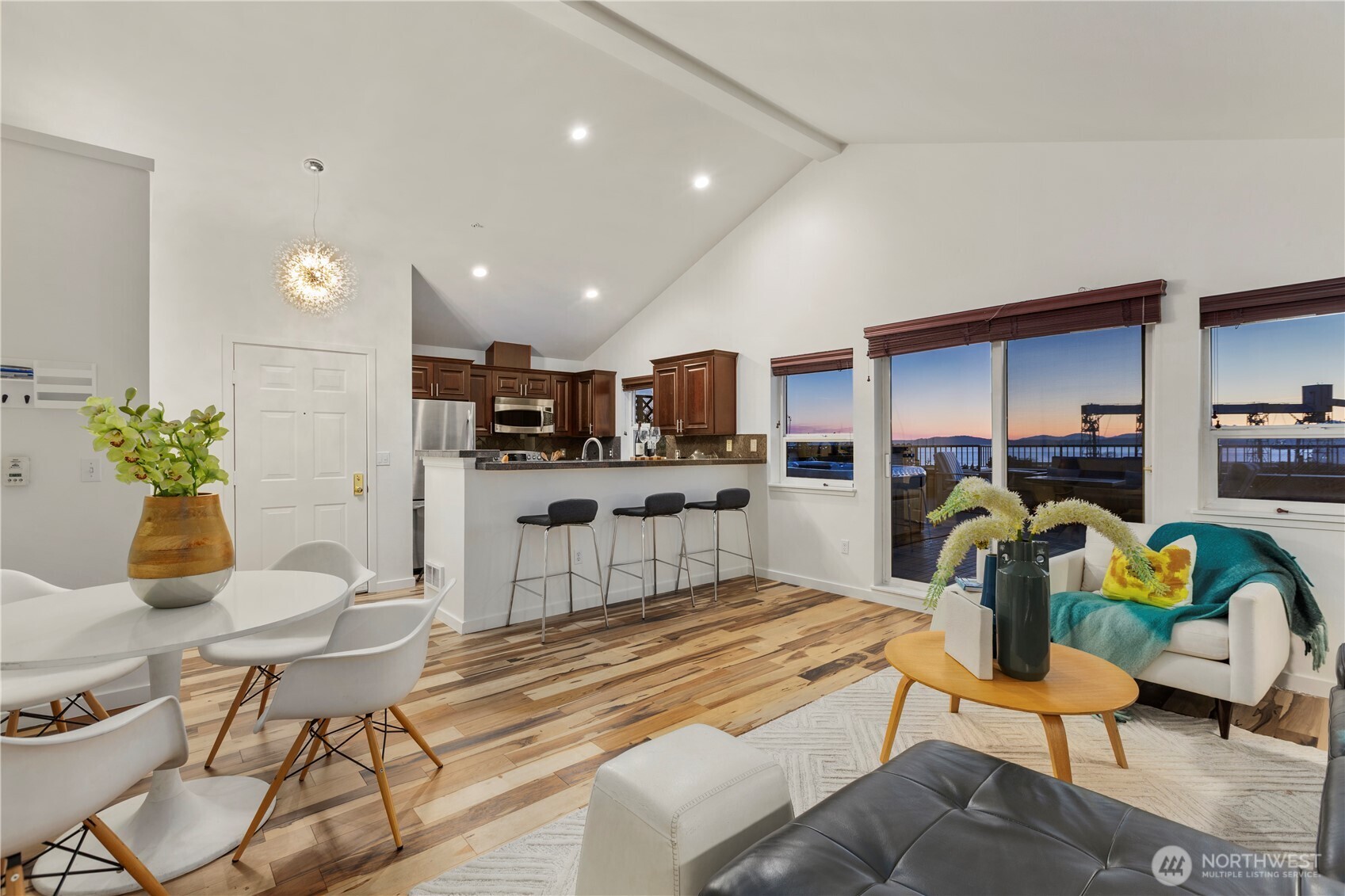 524 6th Avenue W #407, Seattle, WA 98119