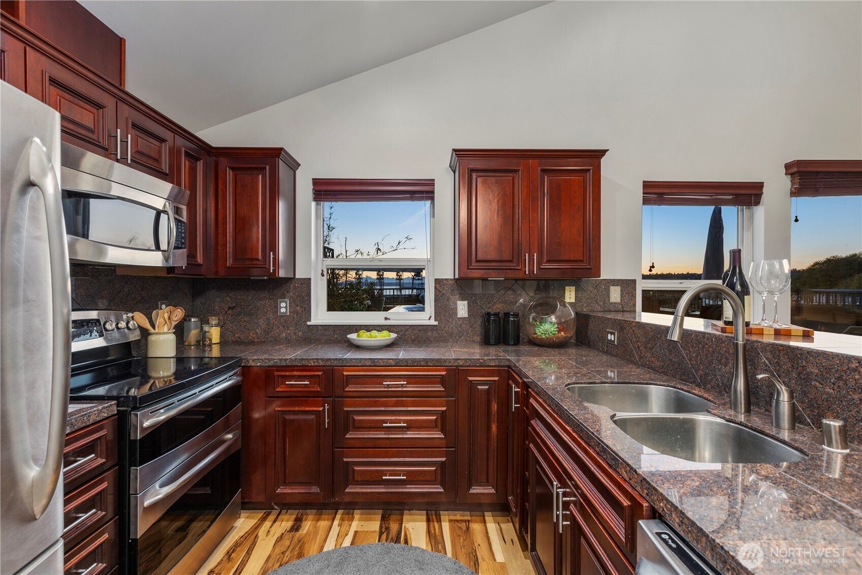 524 6th Avenue W #407, Seattle, WA 98119
