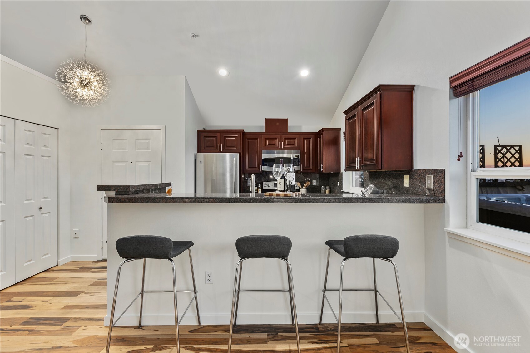 524 6th Avenue W #407, Seattle, WA 98119