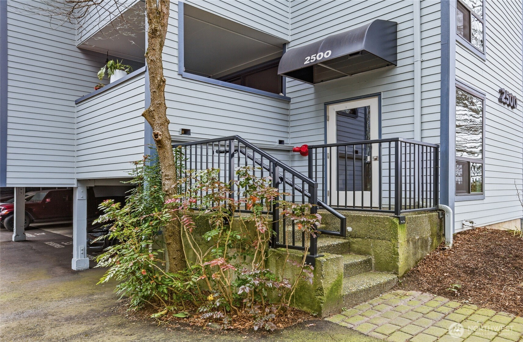 2500 W Manor Place #216, Seattle, WA 98199-2058