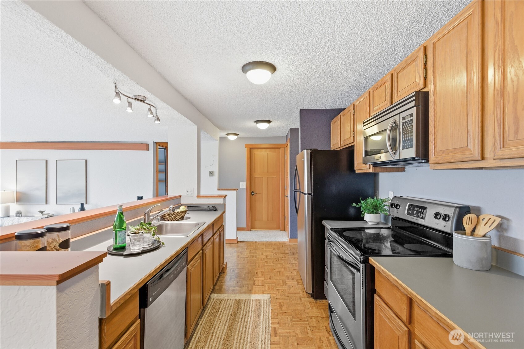 2500 W Manor Place #216, Seattle, WA 98199-2058