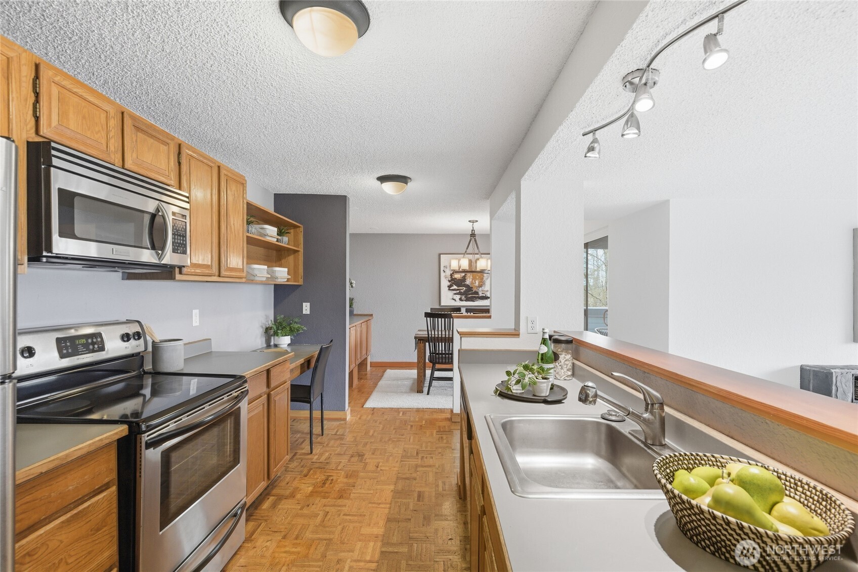 2500 W Manor Place #216, Seattle, WA 98199-2058