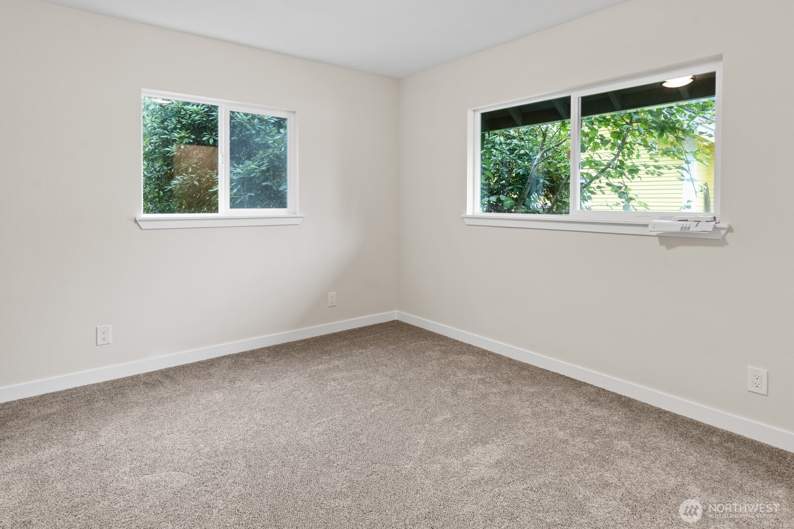 6334 Pacific Avenue SE, Lacey, WA 98503