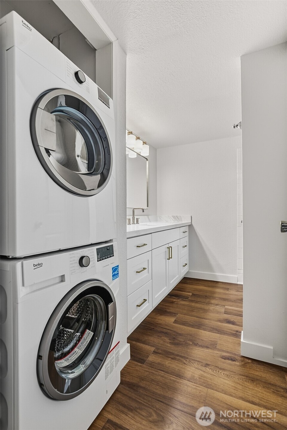 3710 26th Place W #405, Seattle, WA 98199