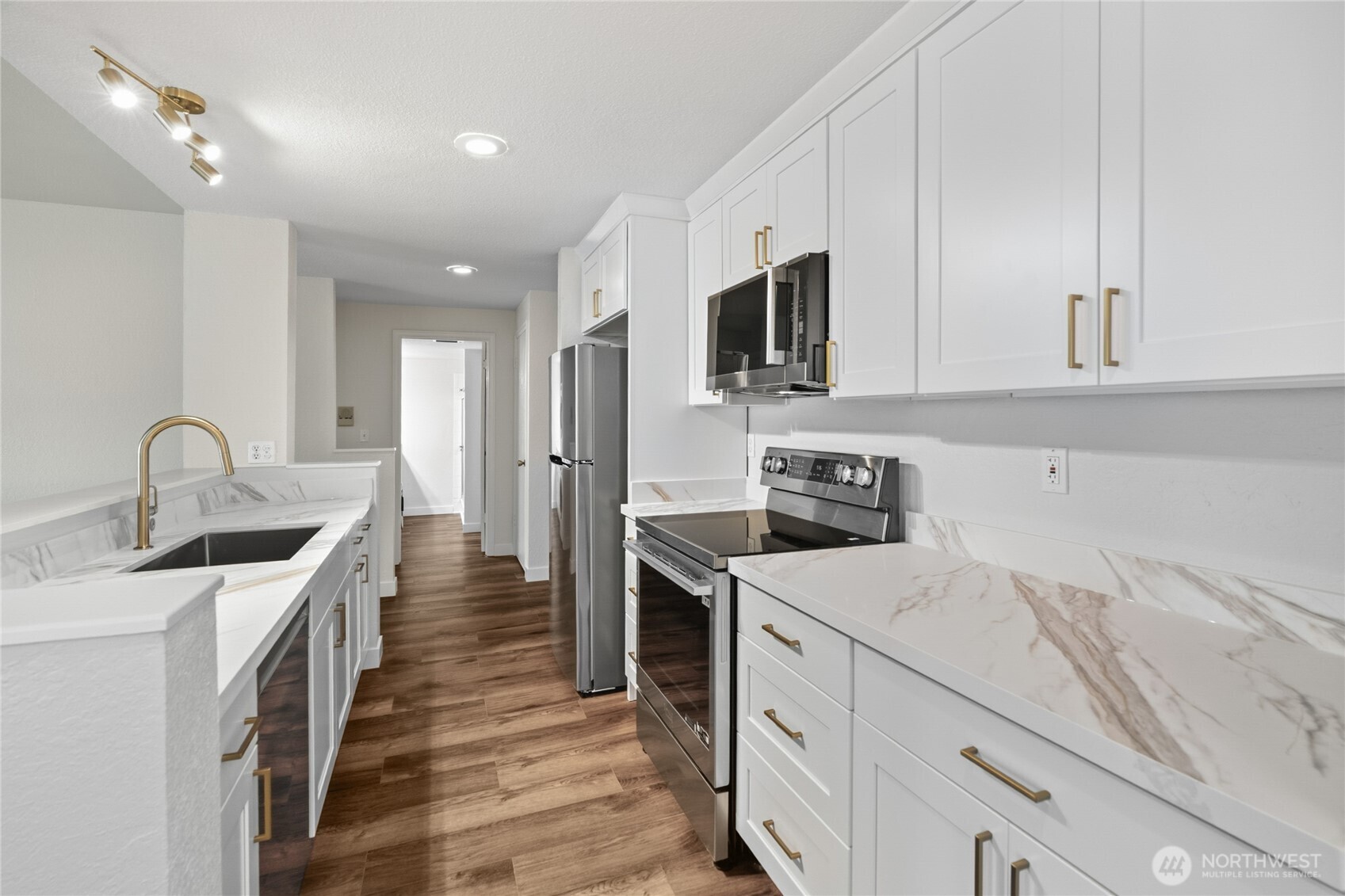 3710 26th Place W #405, Seattle, WA 98199
