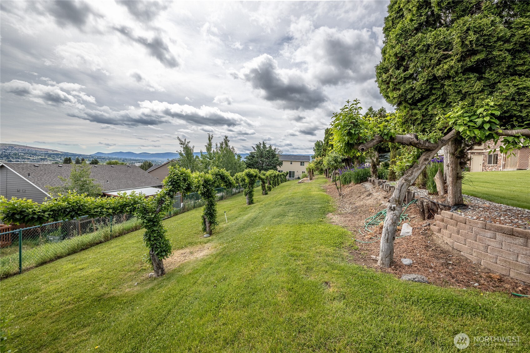 1632 Tanda Lane , Wenatchee, WA 98801-1111