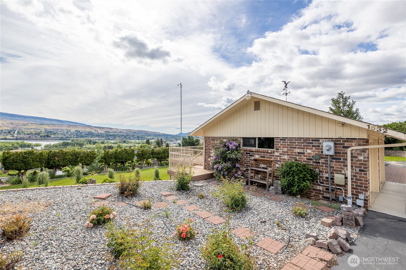 1632 Tanda Lane , Wenatchee, WA 98801-1111