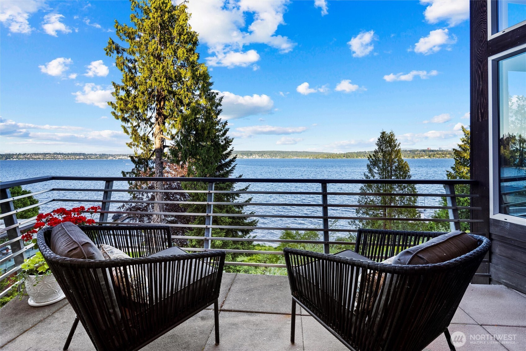 4502 55th Avenue NE, Seattle, WA 98105-3837