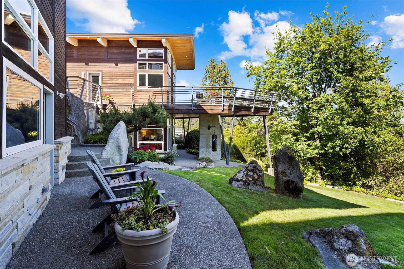 4502 55th Avenue NE, Seattle, WA 98105-3837