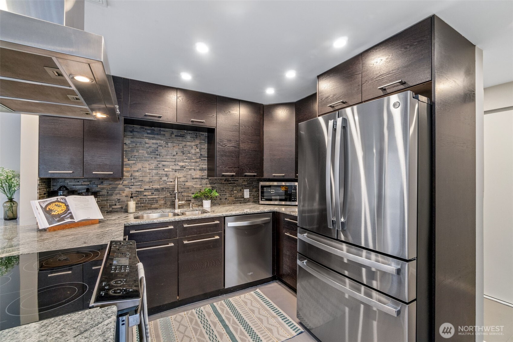 1120 8th Avenue #904, Seattle, WA 98101