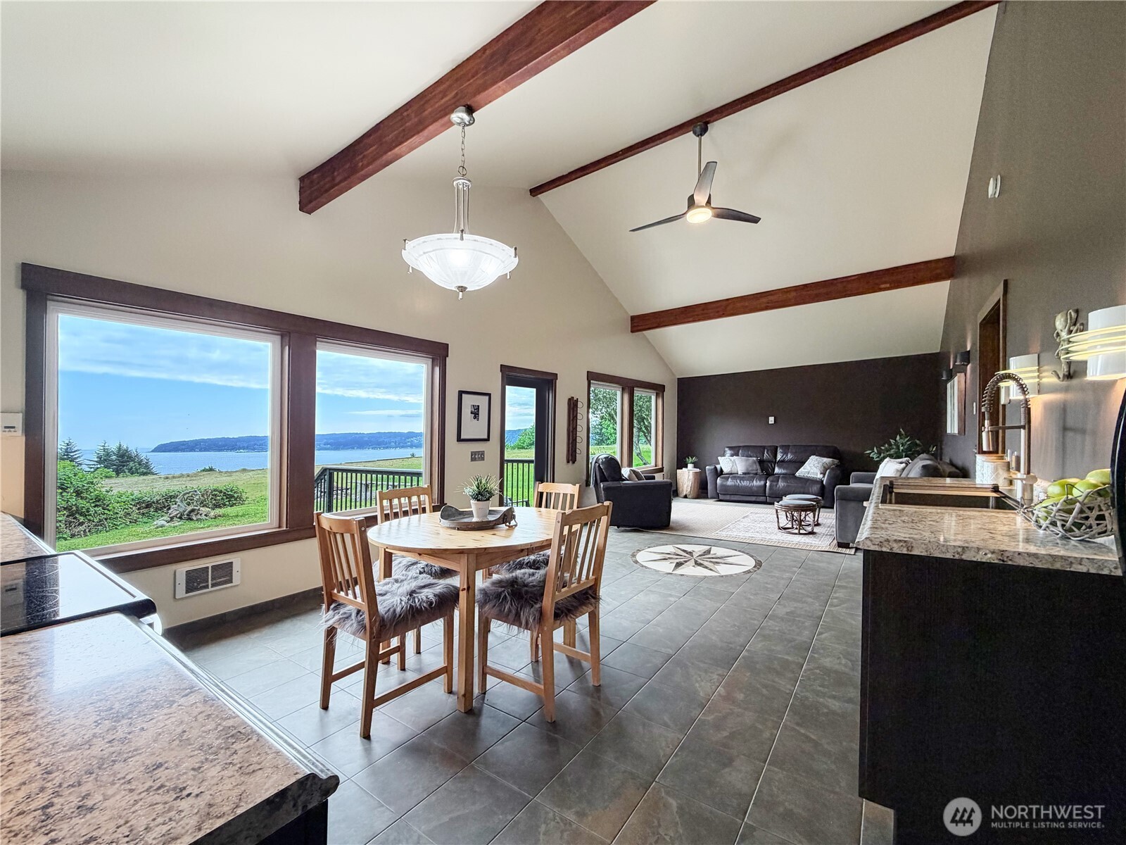 17 B Whidbey Island Drive , Hat Island, WA 98206