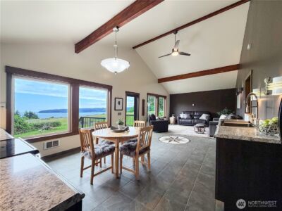 17 B Whidbey Island Drive , Hat Island, WA 98206