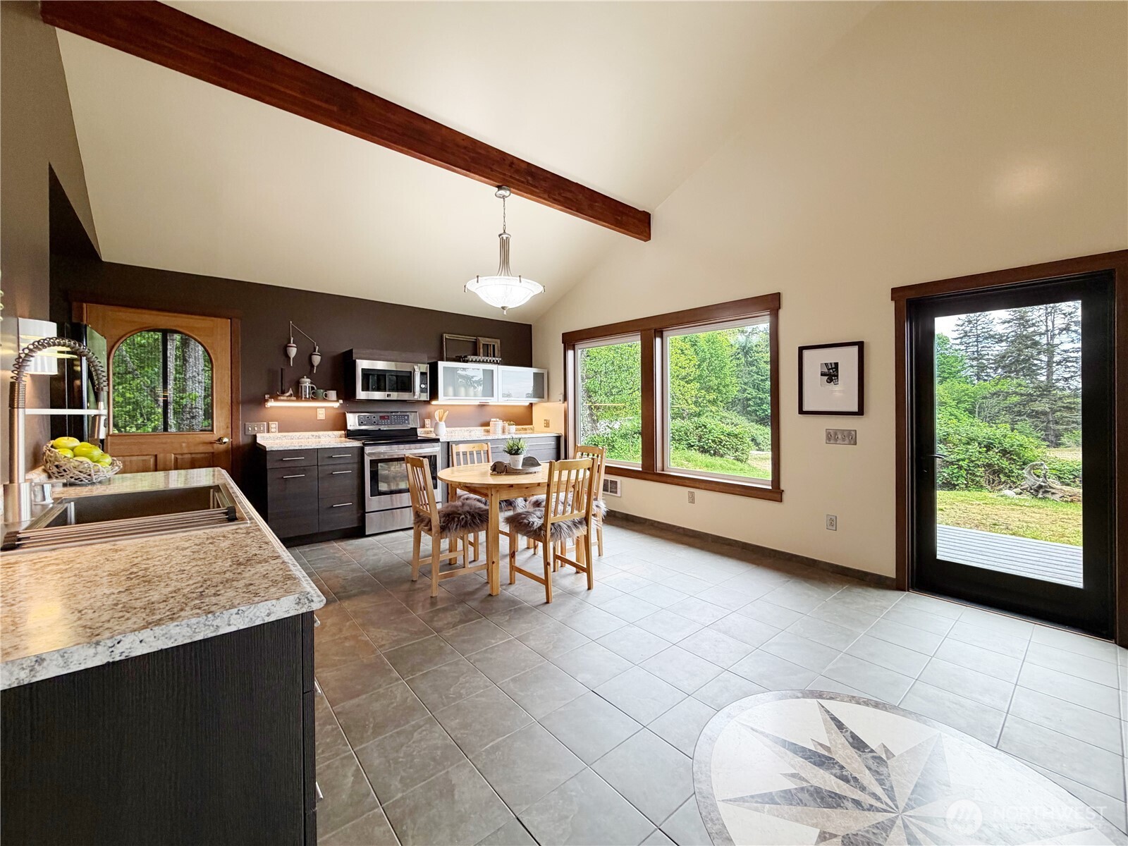 17 B Whidbey Island Drive , Hat Island, WA 98206