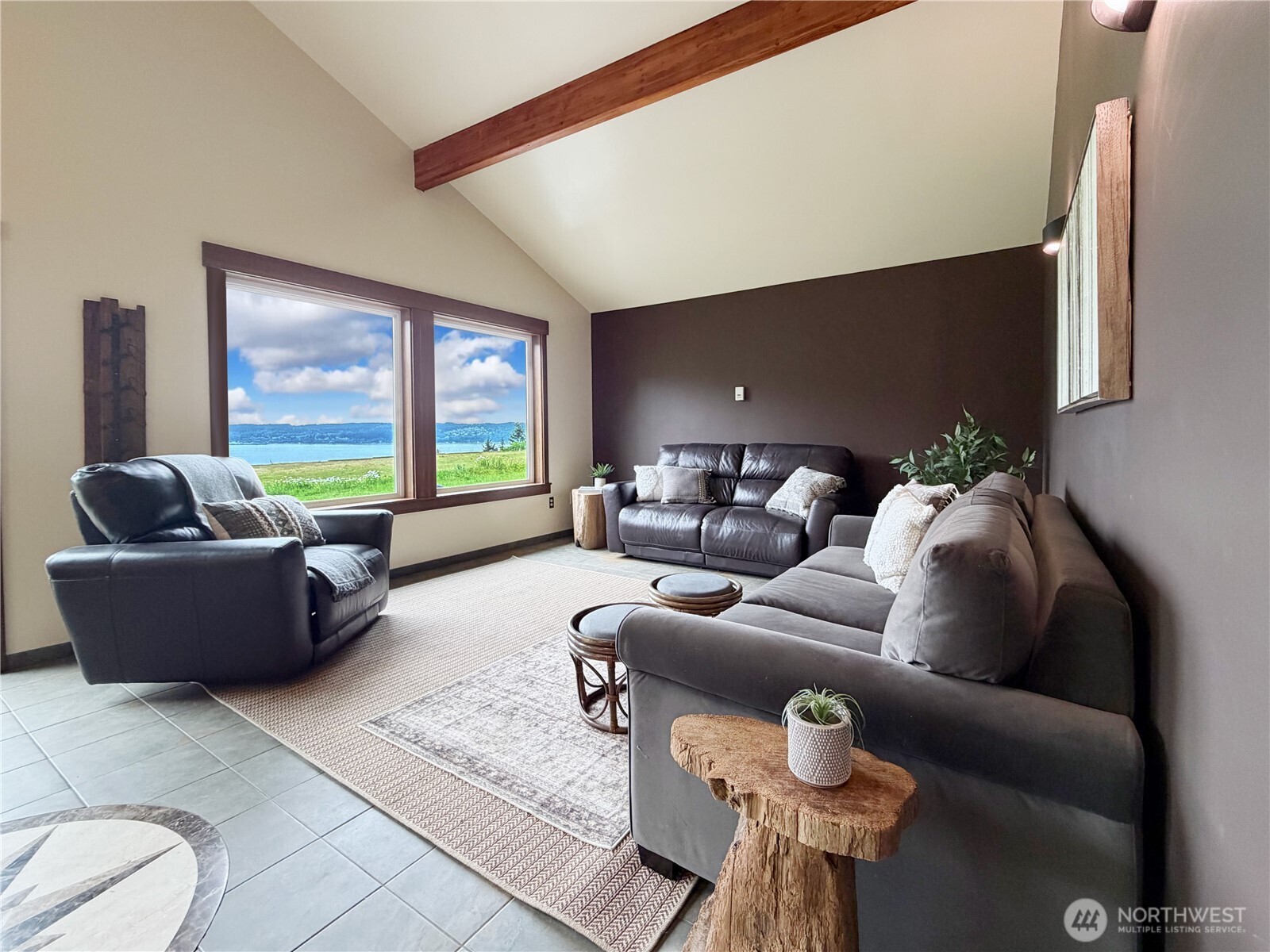 17 B Whidbey Island Drive , Hat Island, WA 98206