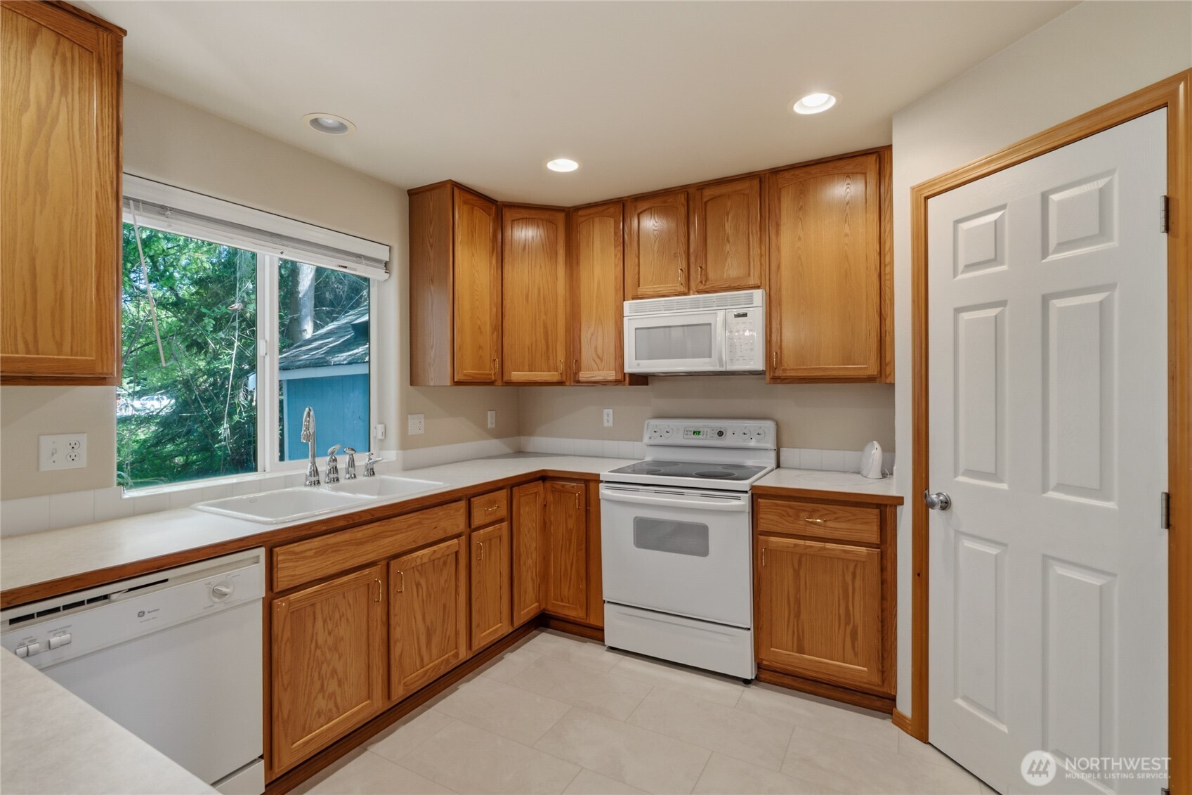5711 Pasinetti Street E, Fife, WA 98424-2360