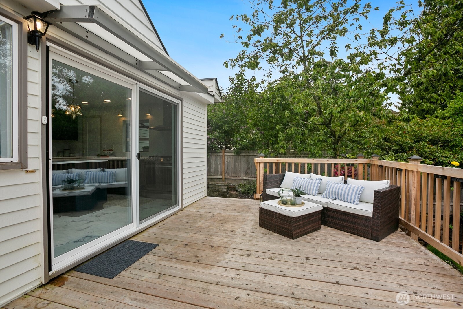842 NW 97th Street , Seattle, WA 98117