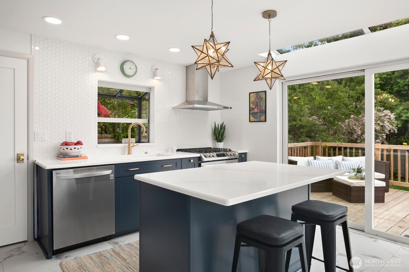 842 NW 97th Street , Seattle, WA 98117