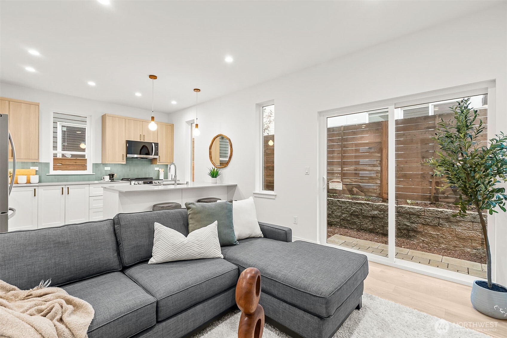 3552 S Dawson Street , Seattle, WA 98118