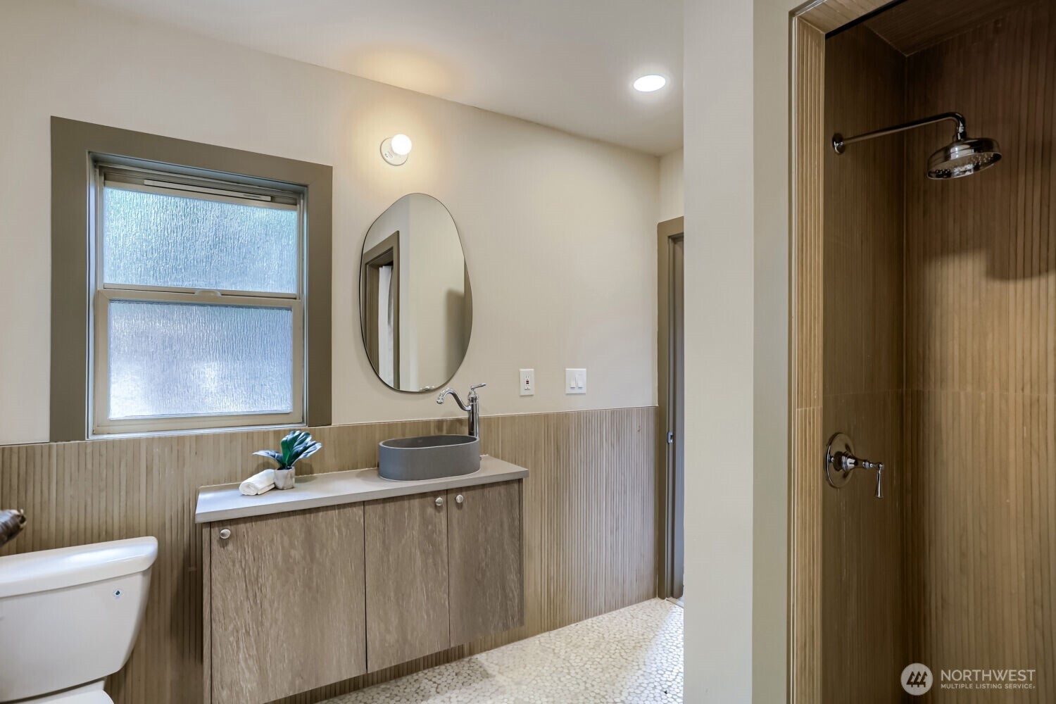 4582 22nd Avenue SW, Seattle, WA 98106