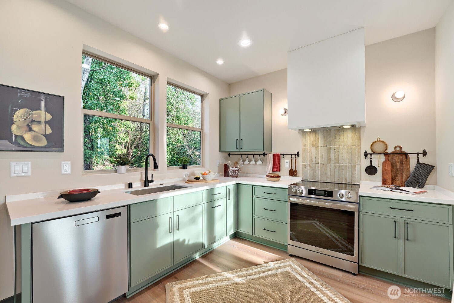 4586 22nd Avenue SW, Seattle, WA 98106