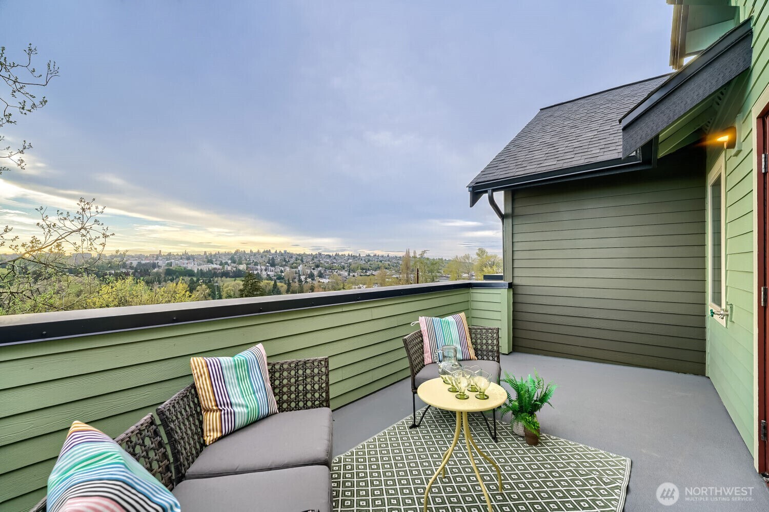 4586 22nd Avenue SW, Seattle, WA 98106